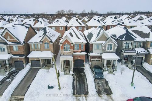 32 Deer Ridge Cres, Whitby, ON, L1P0P3 | Card Image