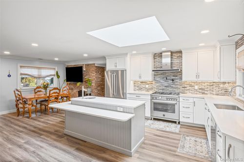 1484 Motor Pkwy, Hauppauge, NY, 11749-5224 | Card Image