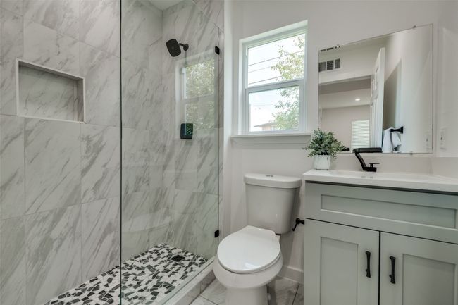 APT-105 - 1200 E 52 Nd St, Condo with 1 bedrooms, 1 bathrooms and 1 parking in Austin TX | Image 12