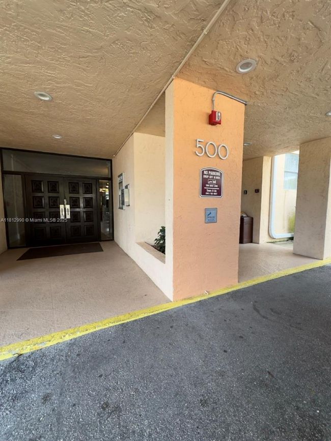 APT-2N - 500 Executive Center Dr, Condo with 2 bedrooms, 2 bathrooms and null parking in West Palm Beach FL | Image 15