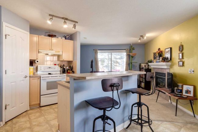 2 - 2318 17 Street Se, Home with 2 bedrooms, 2 bathrooms and 2 parking in Calgary AB | Image 5