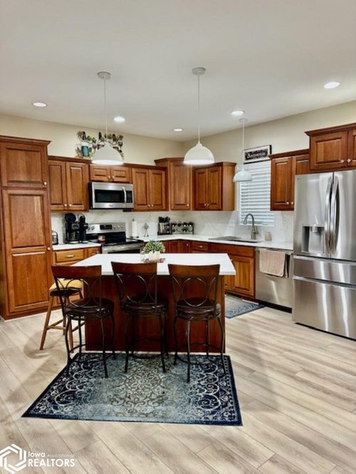 1431 Pawnee Dr, Burlington, IA, 52601-3303 | Card Image