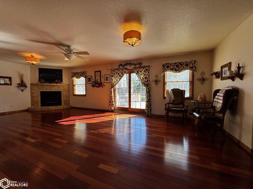 2402 N Terrace Dr, Webster City, IA, 50595-3091 | Card Image