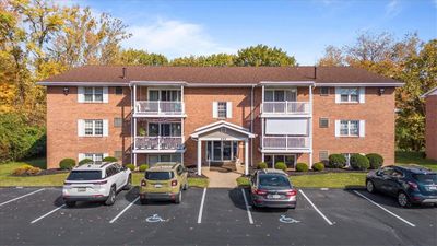 7 - 222 Coraopolis Rd, Condo with 2 bedrooms, 1 bathrooms and null parking in Kennedy Twp PA | Image 1