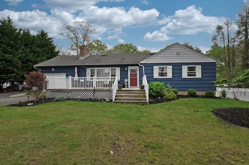 125 Chestnut St, Mount Sinai, NY, 11766-2330 | Card Image