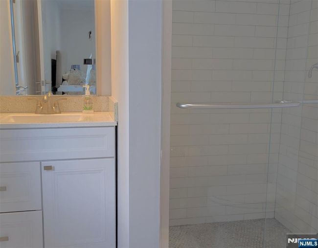 230 Orchard Park, House attached with 2 bedrooms, 2 bathrooms and null parking in Allendale NJ | Image 9