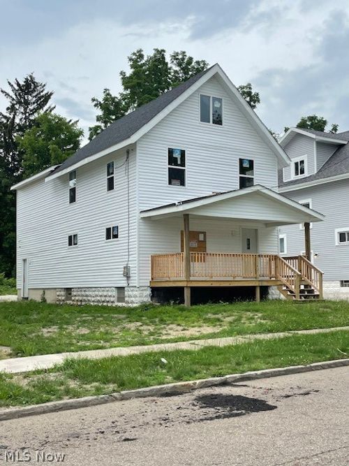 672 Moon St, Akron, OH, 44307-1508 | Card Image