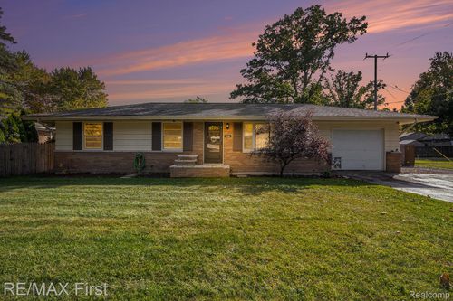 3196 Oakwood Dr, Port Huron, MI, 48060-1715 | Card Image