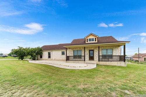 911 County Road 367, Hondo, TX, 78861-6585 | Card Image