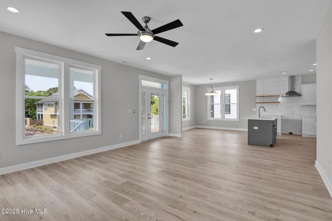 404 Fayetteville Ave, House other with 3 bedrooms, 2 bathrooms and null parking in Carolina Beach NC | Image 6