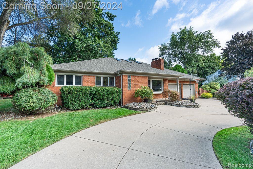 Suncrest Dr, Sterling Heights, MI 48314