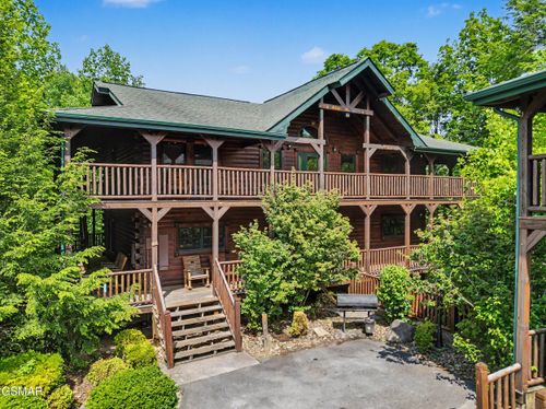 805 Spirit Loop Way, Gatlinburg, TN, 37738-2401 | Card Image