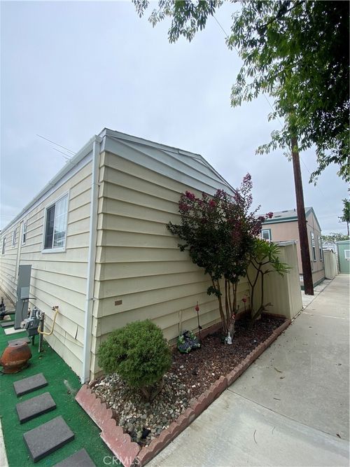 spc-68-8600 Contreras St, Paramount, CA, 90723-7737 | Card Image