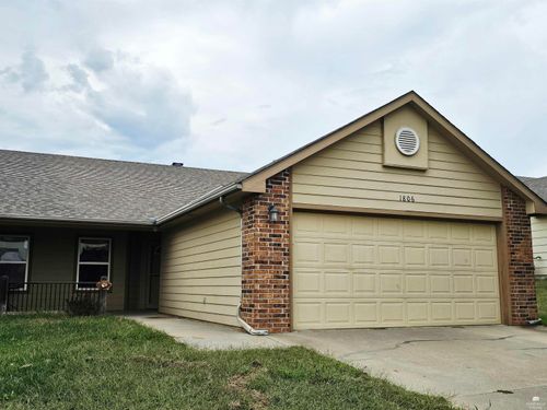 1806 Hickory Ln, Junction City, KS, 66441-1963 | Card Image