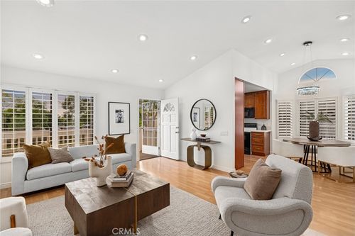 127 Huntington, Irvine, CA, 92620-3790 | Card Image