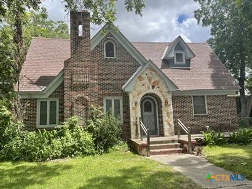 210 E Cedar St, Seguin, TX, 78155-3712 | Card Image