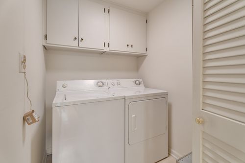 unit-203-22 Park Ln, Park Ridge, IL, 60068-2865 | Card Image