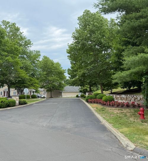 206-20 Orchard St, Brookfield, CT, 06804-1942 | Card Image