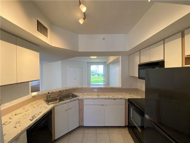 APT-1711 - 735 Sw 148 Th Ave, Condo with 2 bedrooms, 1 bathrooms and null parking in Davie FL | Image 8