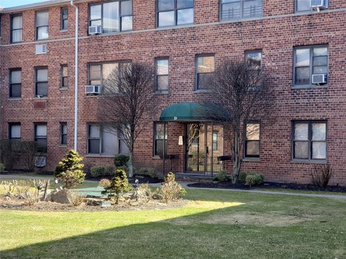 d11-320 Atlantic Avenue, Hempstead, NY, 11518 | Card Image