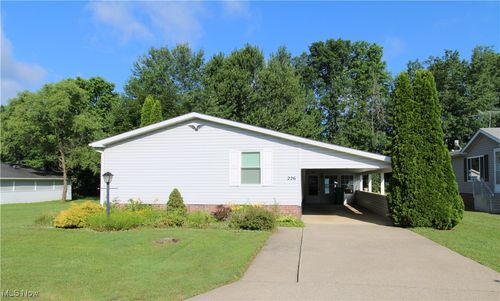 226 Troy Oaks Dr, Hiram, OH, 44234-9675 | Card Image