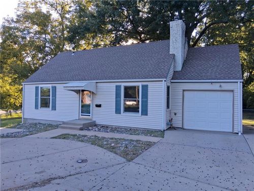7020 Raytown Rd, Raytown, MO, 64133-6058 | Card Image