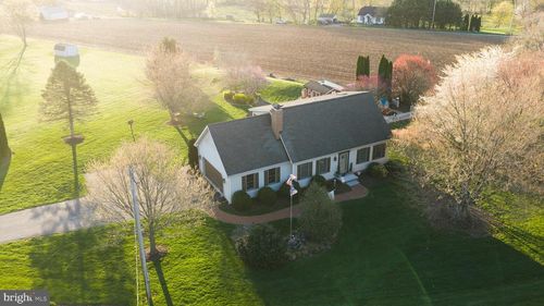 13729 Cross Roads Ave, FELTON, PA, 17322-8396 | Card Image