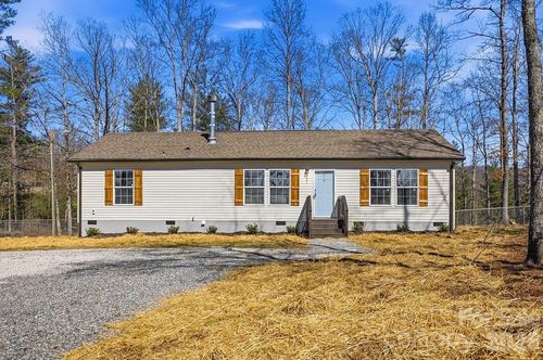 17 Windy Acres Dr, Hendersonville, NC, 28792-8087 | Card Image