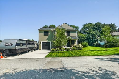 2 Overhill Rd, Warren, RI, 02885-2903 | Card Image