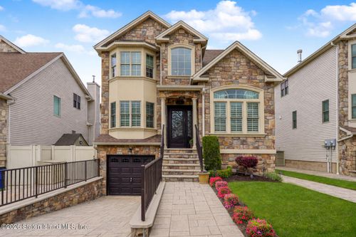 86 W Castor Pl, Staten Island, NY, 10312-1159 | Card Image