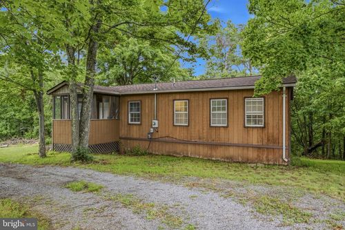 602 Plum Tree Ln, BERKELEY SPRINGS, WV, 25411-5261 | Card Image