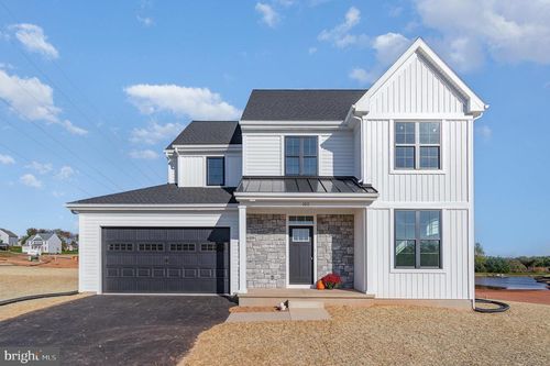 100 Eagle Parkway, ELIZABETHTOWN, PA, 17022 | Card Image