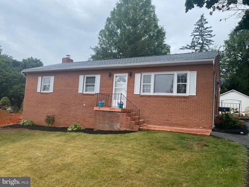 410 S Seminary St, CHARLES TOWN, WV, 25414-1349 | Card Image