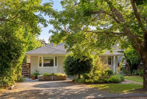 1893 Forrester St, Saanich, BC, V8R3G7 | Card Image