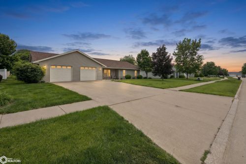 1518 Cambridge Dr, Burlington, IA, 52601-1433 | Card Image
