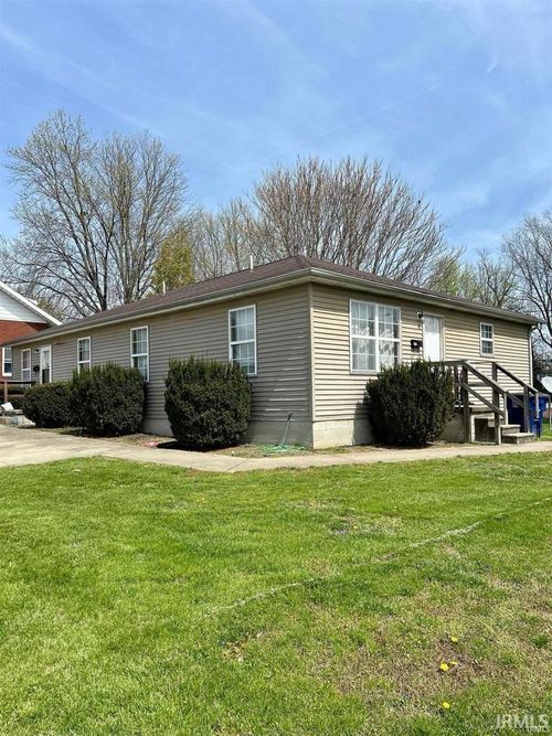 102 N Seminary St, Princeton, IN, 47670-1826 | Card Image