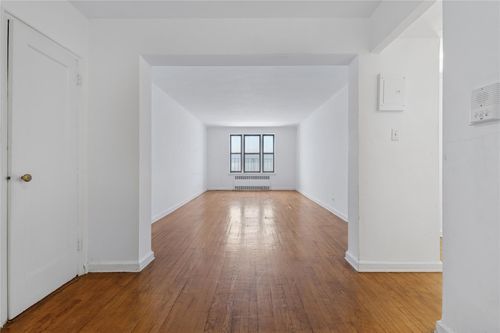 apt-3p-123 82nd Rd, Kew Gardens, NY, 11415-1605 | Card Image