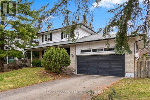 561 Wingrove Cres, Oakville, ON, L6L4R7 | Card Image