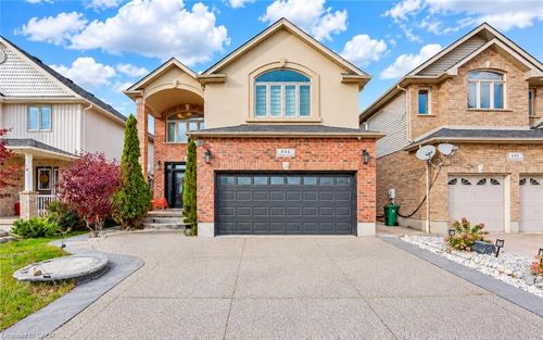 444 Thomas Slee Dr, Kitchener, ON, N2P2X6 | Card Image