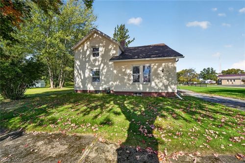 472 Detroit Street, Conneaut, OH, 44030 | Card Image