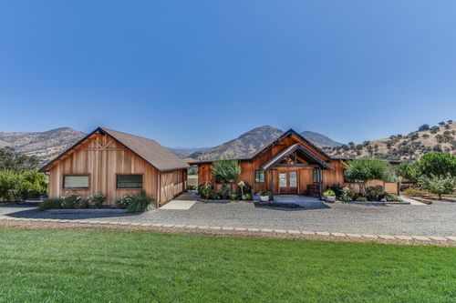 7042 Palomino Dr, Sanger, CA, 93657-9034 | Card Image