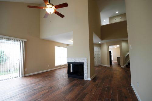 11615 Glenwolde Dr, Houston, TX, 77099-1911 | Card Image