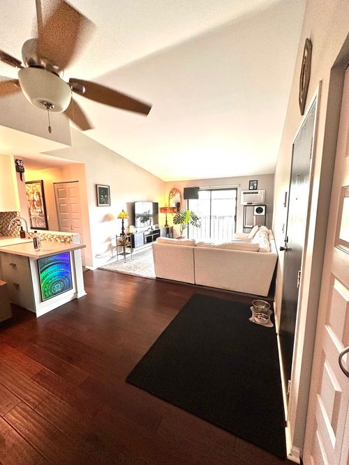 apt-327-651 Virginia Rd, Crystal Lake, IL, 60014-3104 | Card Image
