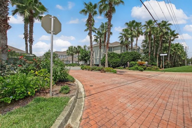 Access to well-maintained common areas and walking paths. | Image 27