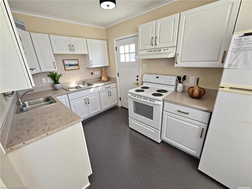 77 Blackfriars St, London, ON, N6H1K8 | Card Image