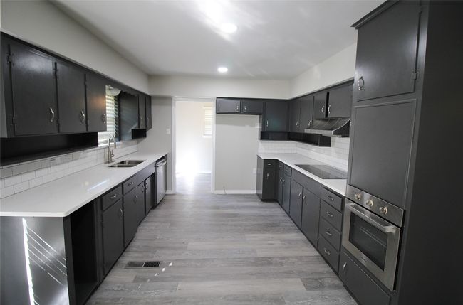 111 S 1 St St, House other with 3 bedrooms, 2 bathrooms and null parking in Midlothian TX | Image 8