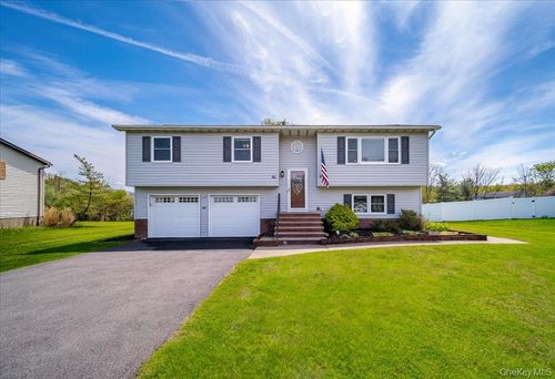 84 Guernsey Dr, New Windsor, NY, 12553-8051 | Card Image