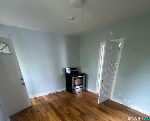 7 Armstrong Pl, Bridgeport, CT, 06608-2119 | Card Image