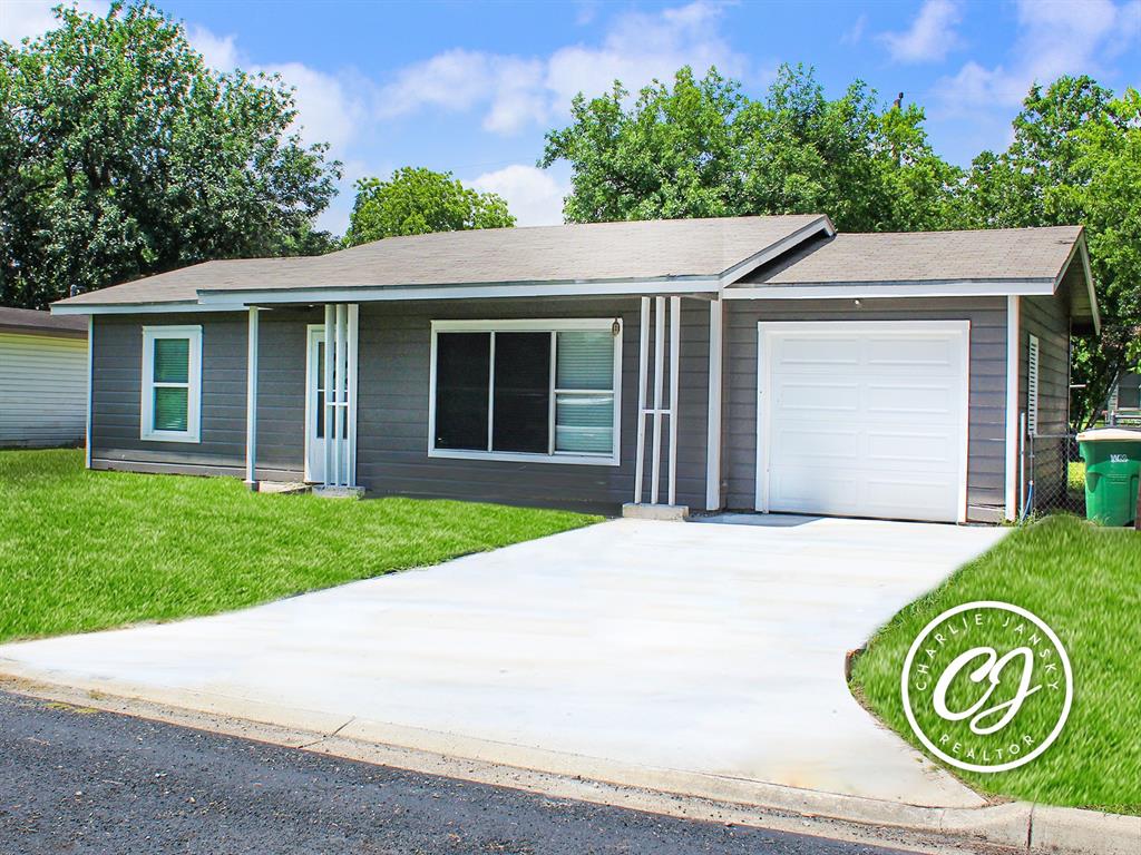 Oliver St, Victoria, TX 77901
