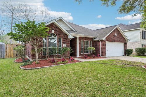 1023 E Hampton Dr, Pearland, TX, 77584-7618 | Card Image